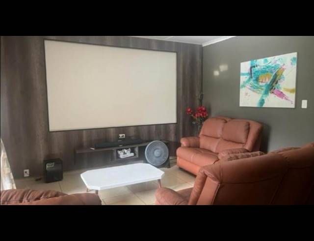 4 BEDROOM HOUSE FOR SALE IN MEER EN SEE